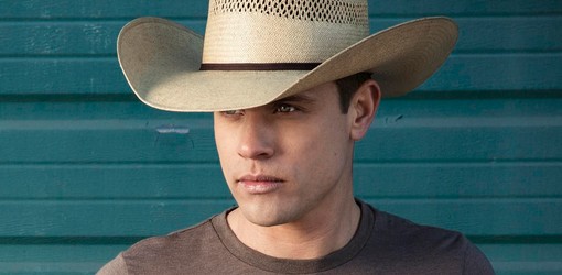 Dustin Lynch is Launching Headlining Tour in Late Fall