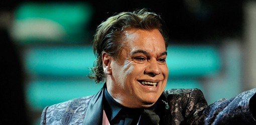 Juan Gabriel Continues North American 2015 Tour